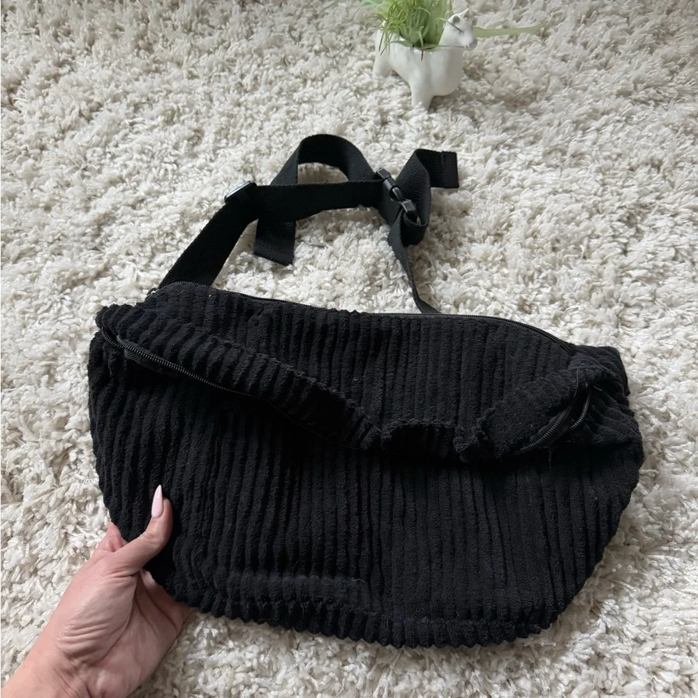 Brand new cute unique black fuzzy oversized over the shoulder purse hand…